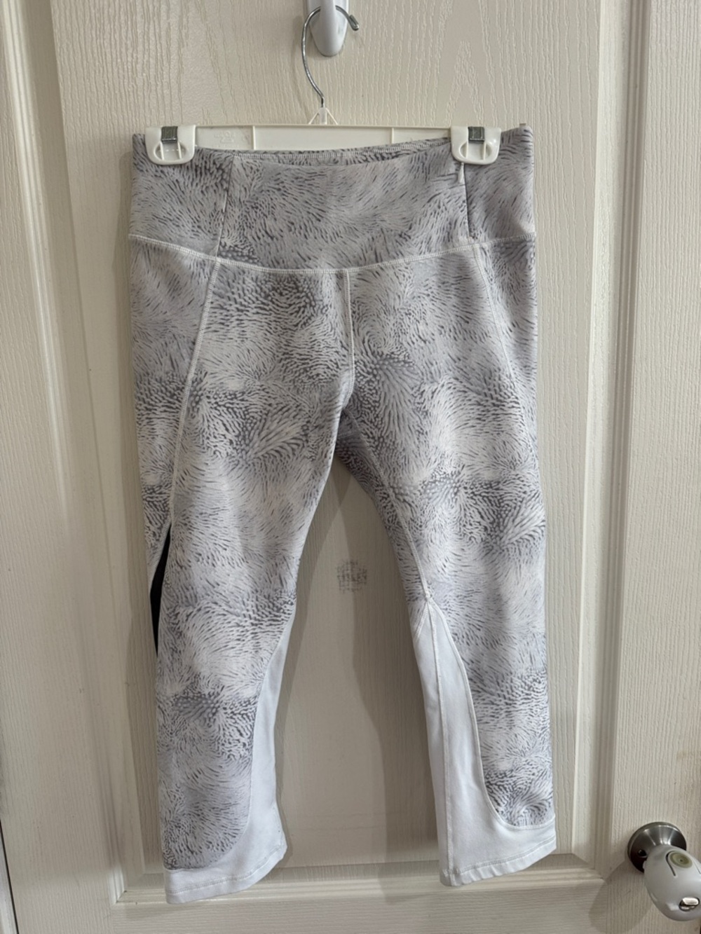 CALIA by Carrie Underwood White & Gray Printed Leggings